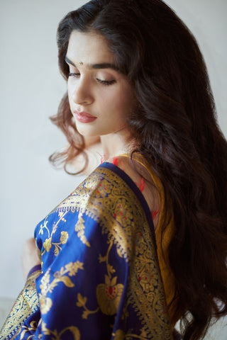 Blue Colour Kanjivaram Woven Silk Saree With Blouse Piece