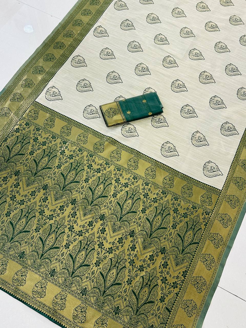 Classic Ivory Saree with Woven Zari Pallu - GREEN