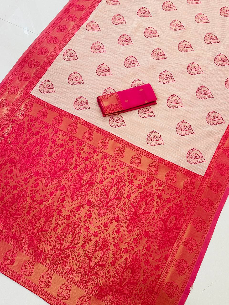 Classic Ivory Saree with Woven Zari Pallu - PINK