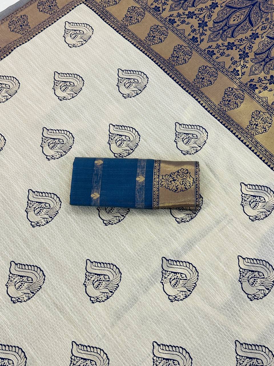 Classic Ivory Saree with Woven Zari Pallu - BLUE