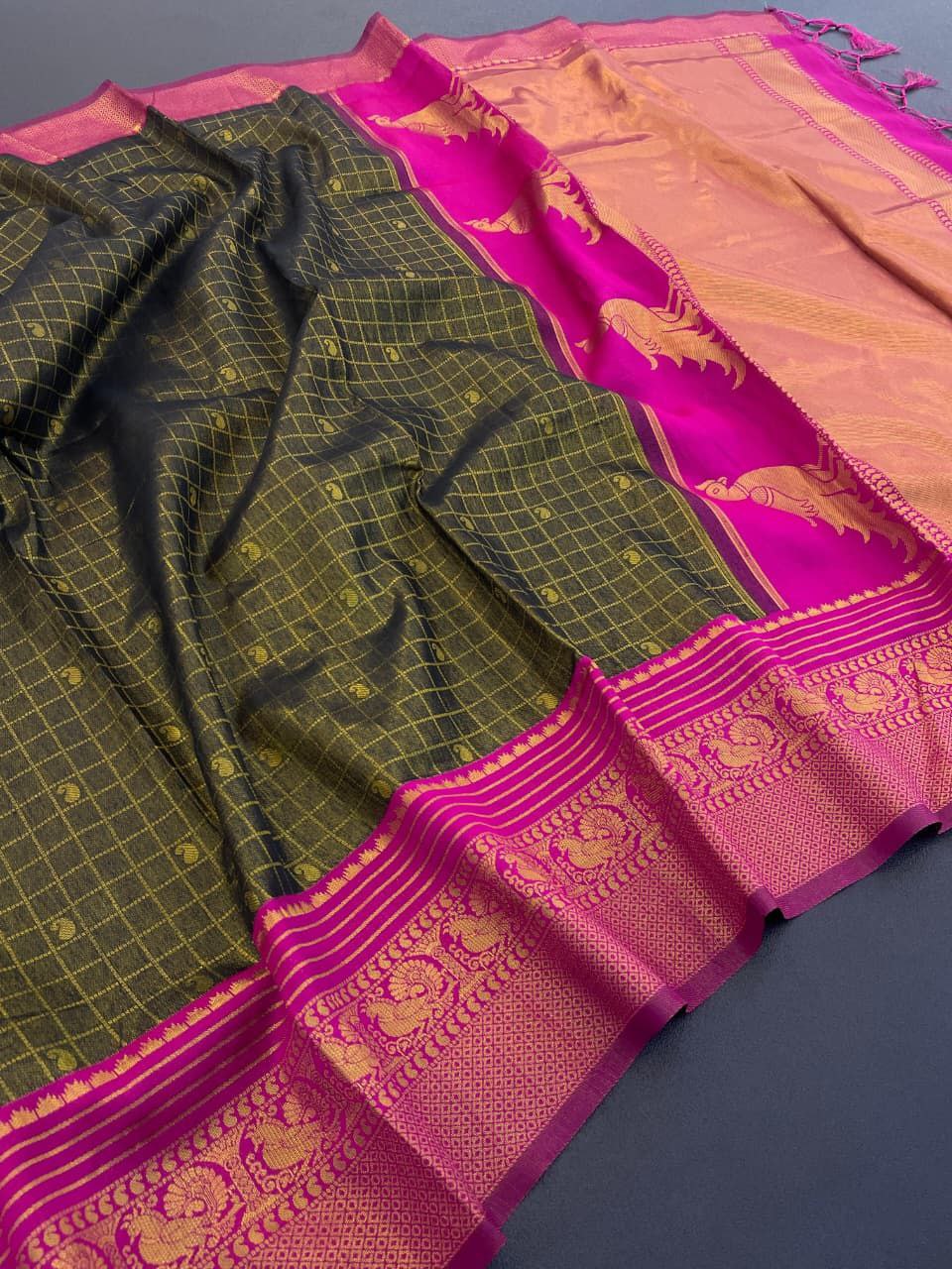Heritage Silk Saree with Peacock Zari Border &amp; Rich Woven Pallu - GREEN PINK