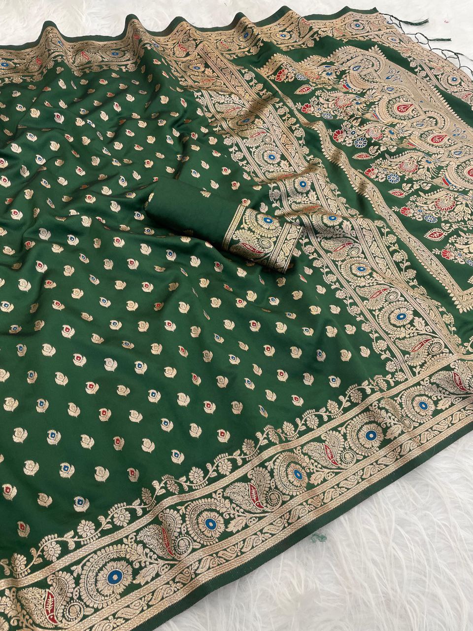 Regal Heritage Woven Saree with Intricate Floral Border and Grand Traditional Pallu - GREEN