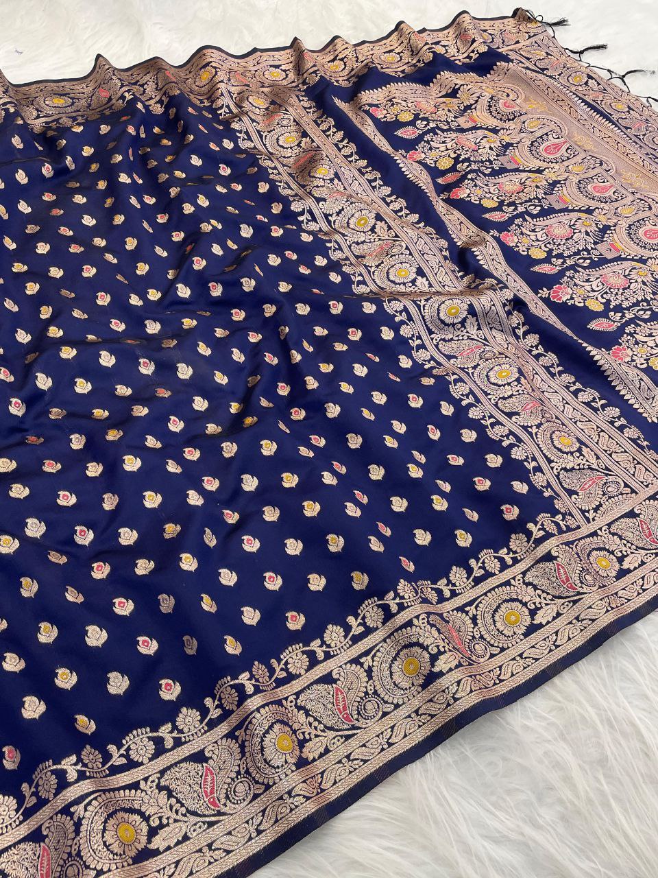 Regal Heritage Woven Saree with Intricate Floral Border and Grand Traditional Pallu - PURPLE