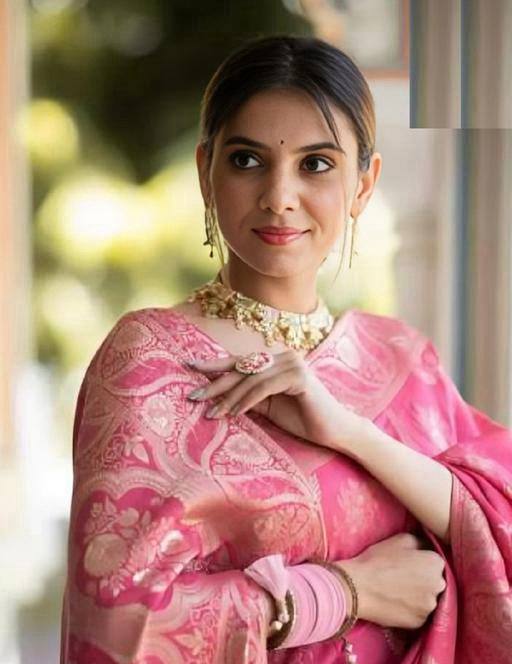 Soft Banarasi Light pink Silk Saree With Bewitching Blouse Piece