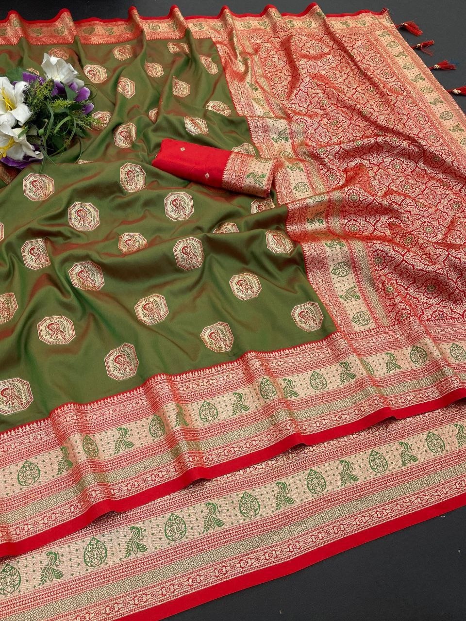 Royal MAHENDI GREEN Jacquard Elegance Saree with Designer Pallu