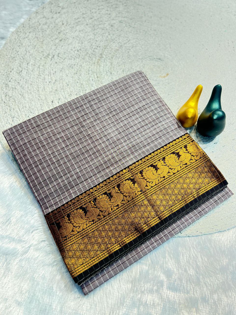 Graceful Checked Weave Saree with Traditional Woven Border - GRAY