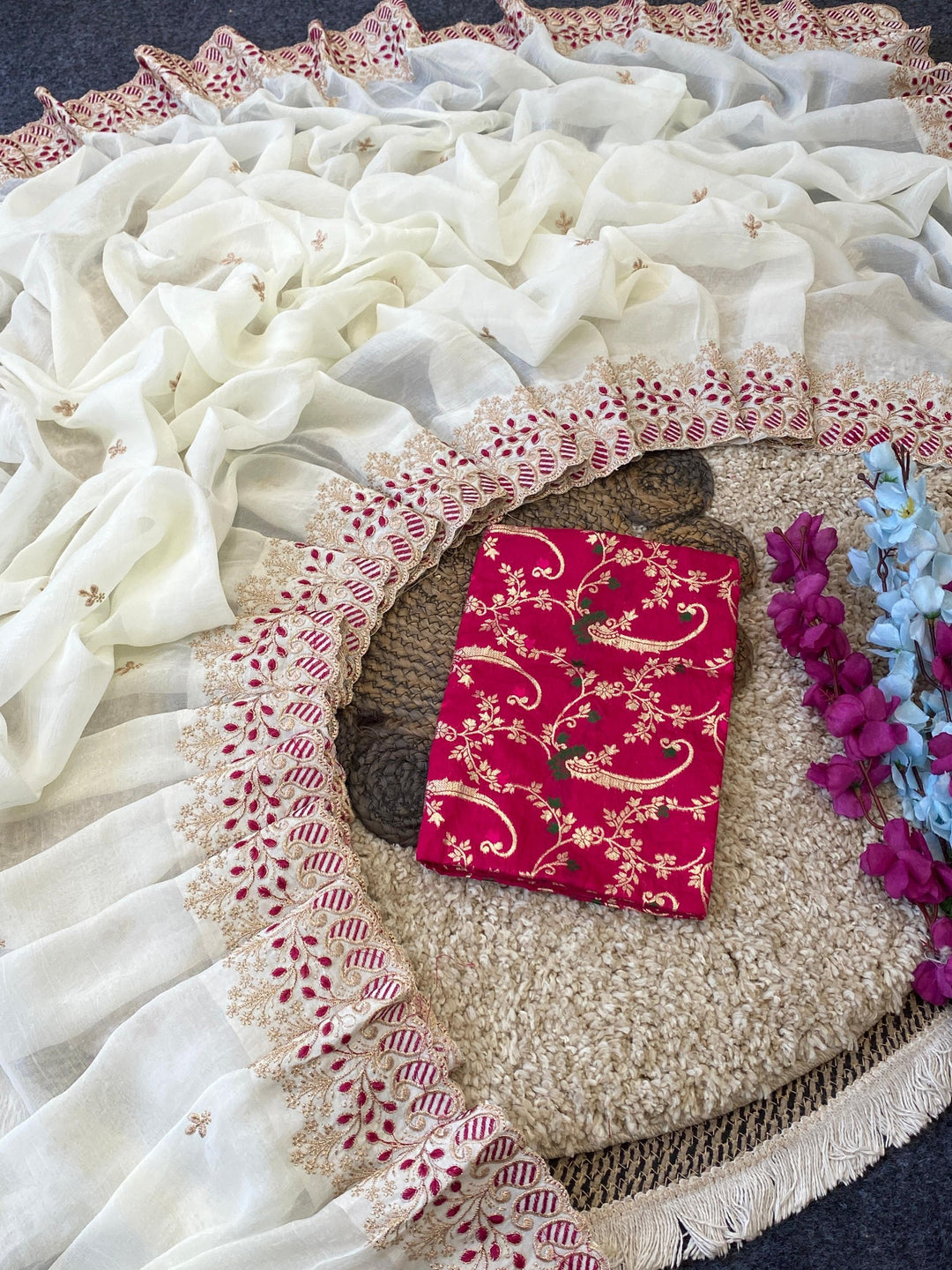 Luxury Cream &amp; Pink Crunchy Saree with Floral Zari Buti &amp; Contrast Blouse