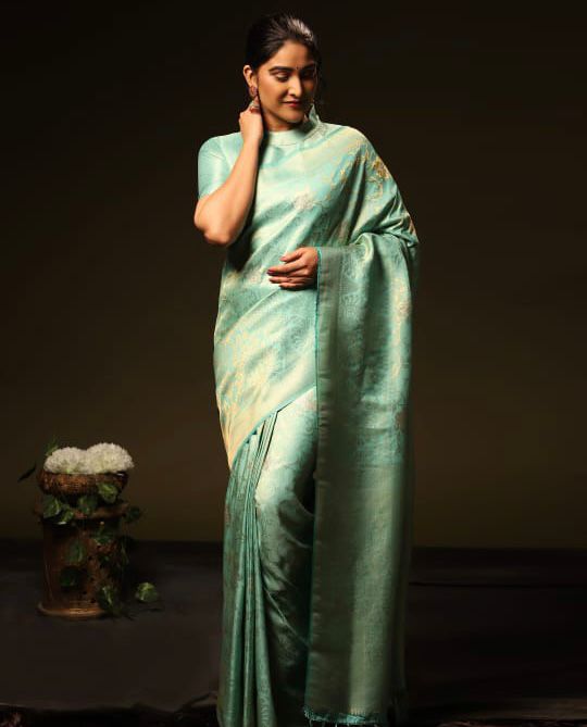 Traditional Kanjivaram Woven Silk  Pista Saree With Blouse Piece