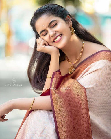 Off-White Colour Kanjivaram Woven Silk Saree With Blouse Piece