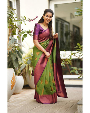 Green Colour Kanjivaram Woven Silk Saree With Blouse Piece