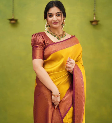 Wedding Wear Kanjivaram Woven Silk Saree With Blouse Piece