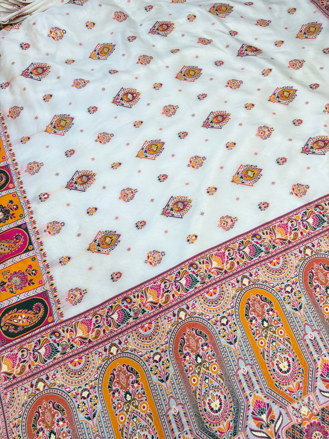 Elegant Floral Paisley Jacquard Pashmina Saree with Traditional Multicolor Border