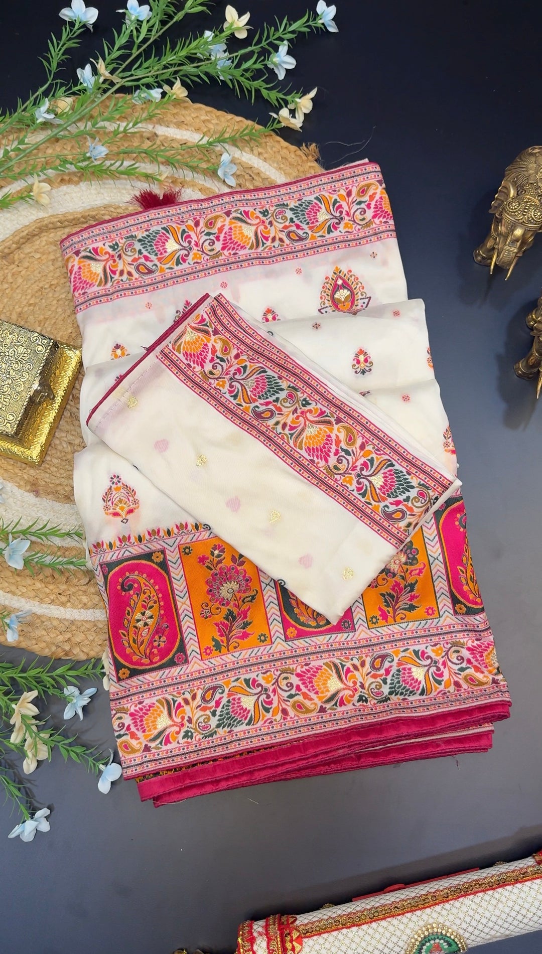 Elegant Floral Paisley Jacquard Pashmina Saree with Traditional Multicolor Border