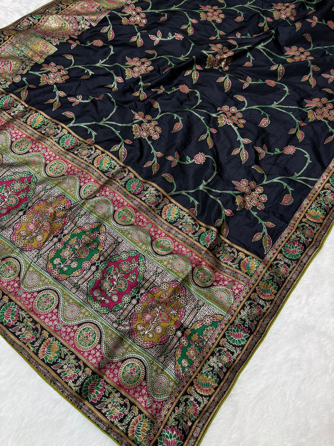 Elegant black green Woven Saree with Intricate Floral Motifs &amp; Rich Zari Border (Copy) (Copy)