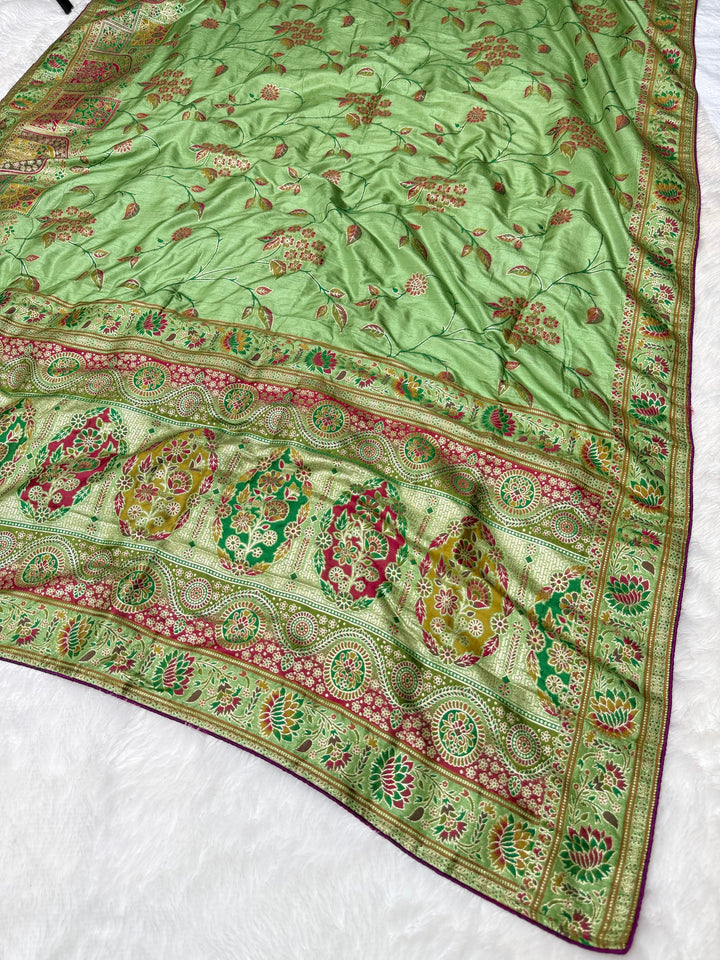 Elegant pista green Woven Saree with Intricate Floral Motifs &amp; Rich Zari Border (Copy)