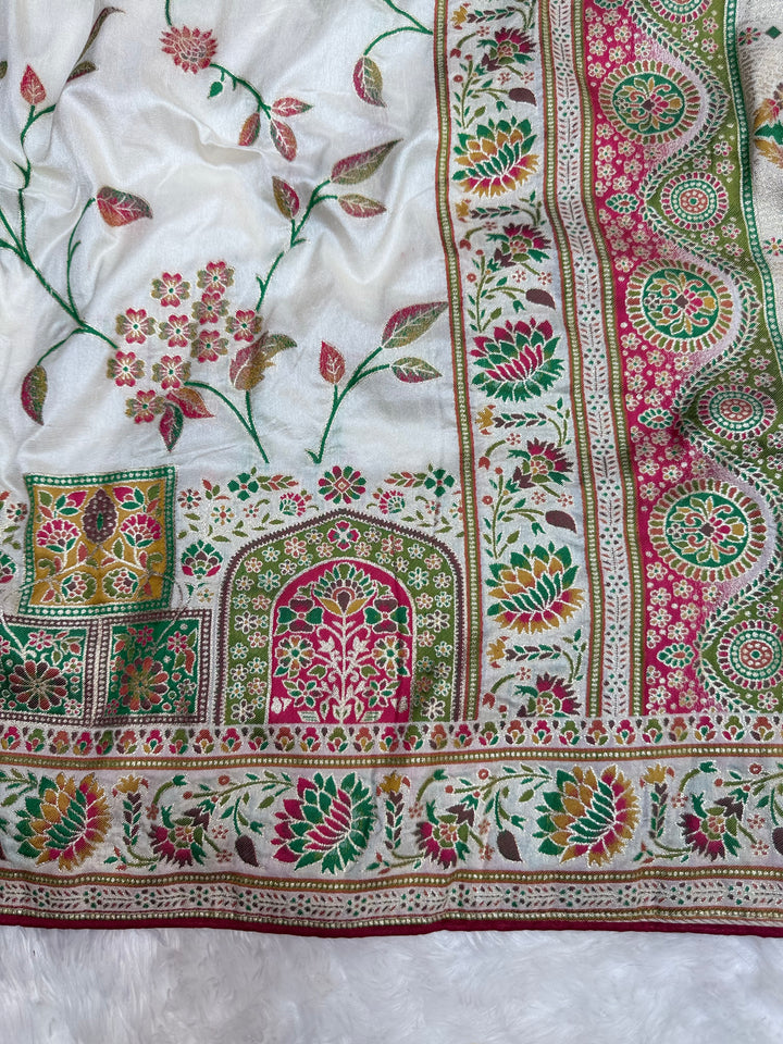 Elegant White Woven Saree with Intricate Floral Motifs &amp; Rich Zari Border