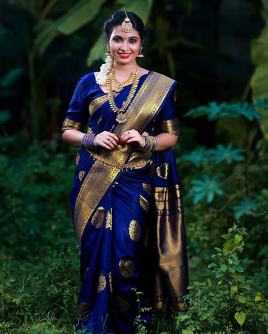 Royal Kanjivaram Golden Zari Woven Silk Saree With Blouse Piece