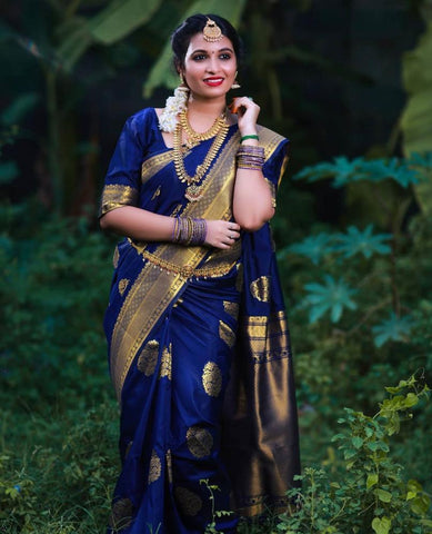 Royal Kanjivaram Golden Zari Woven Silk Saree With Blouse Piece