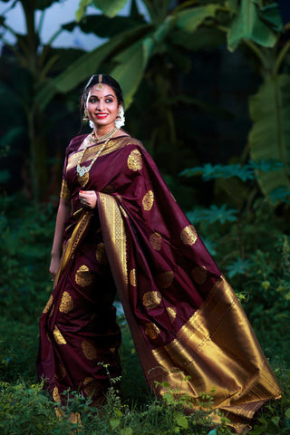 Royal Kanjivaram Golden Zari Woven Silk Saree With Blouse Piece