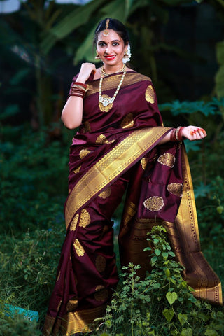 Royal Kanjivaram Golden Zari Woven Silk Saree With Blouse Piece