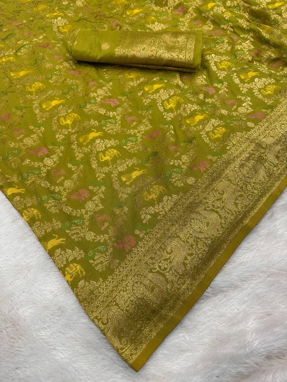 Rajsi Vanya Banarasi Saree - PISTA