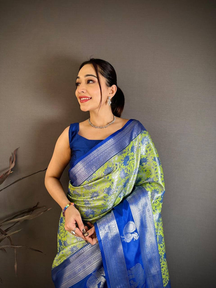 Pure Kanjivaram Silk Saree with Contrast Border &amp; Rich Silver Zari Woven Pallu | Handloom Weaving | Running Work Blouse-PISTA
