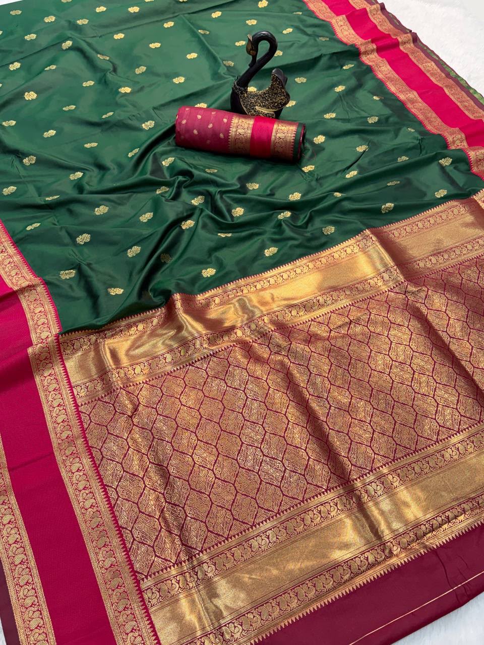Premium Kanjivaram Soft Silk Saree with Copper Zari Jaal Weaves &amp; Rich Zari Pallu -GREEN