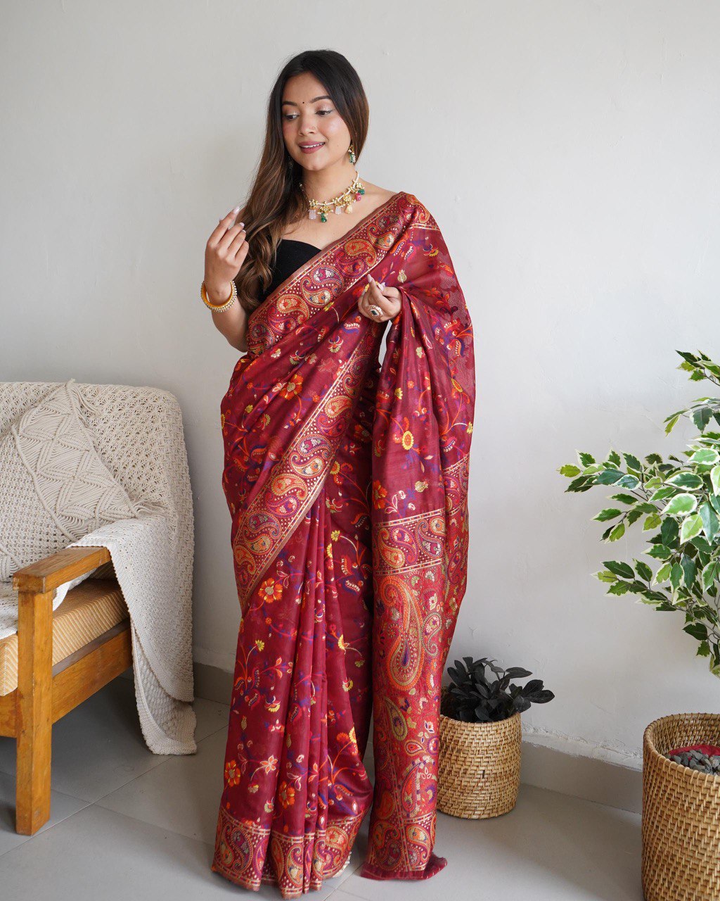 Kanjivaram Silk Saree With Plain Unstitched Blouse