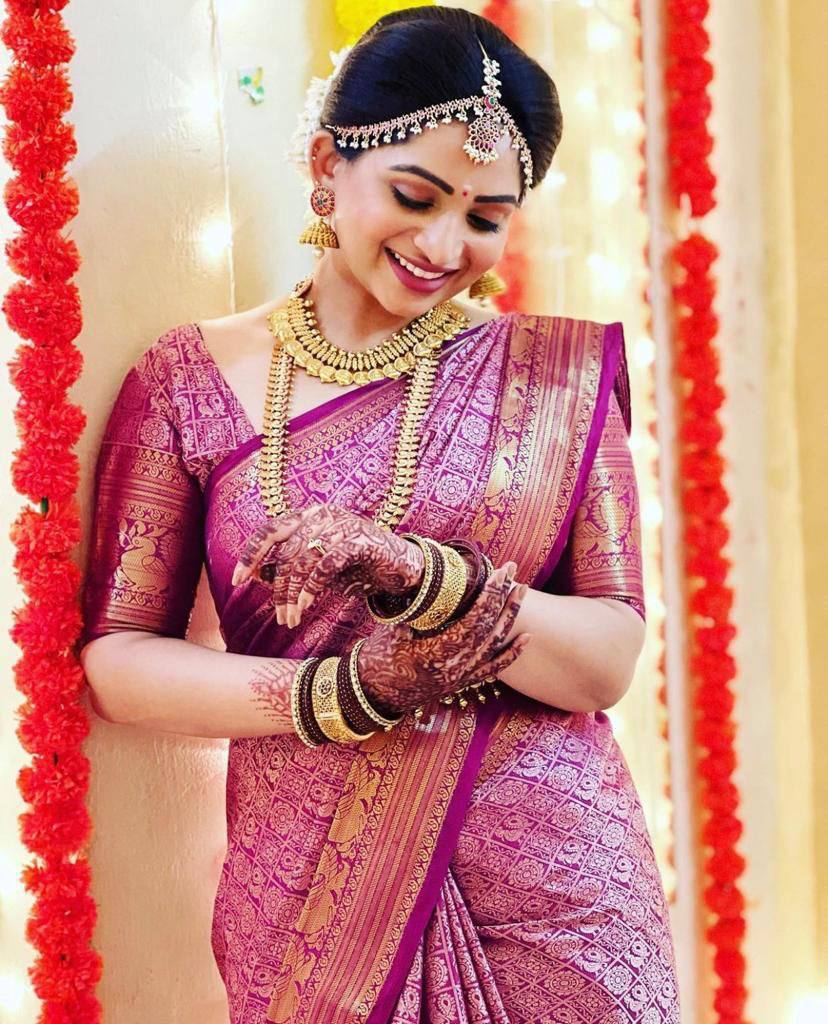 Pink Colour Kanjivaram Woven Silk Saree With Blouse Piece