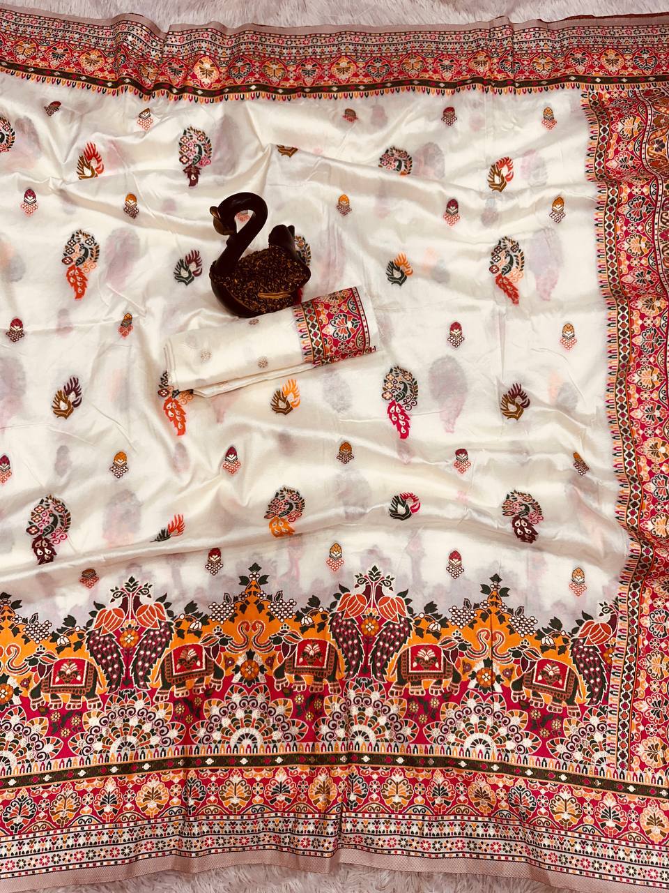 Glamorous  Pashmina Saree With Pulsating Blouse Piece- WHITE