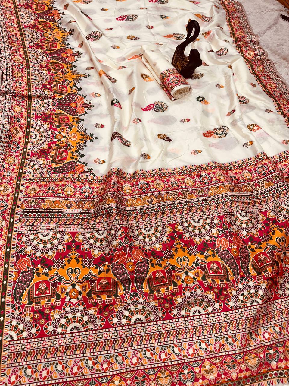 Glamorous  Pashmina Saree With Pulsating Blouse Piece- WHITE