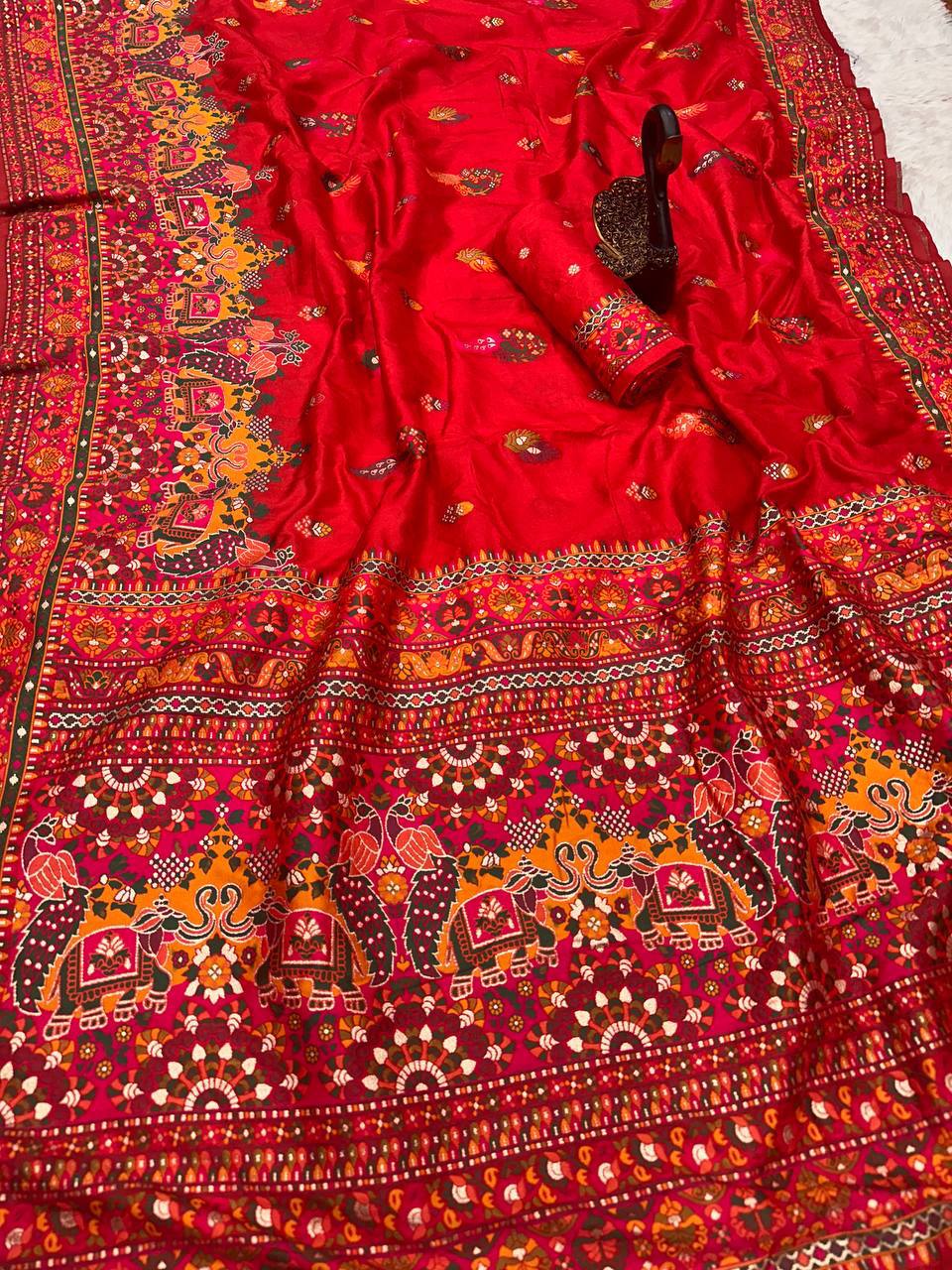Glamorous  Pashmina Saree With Pulsating Blouse Piece - RED
