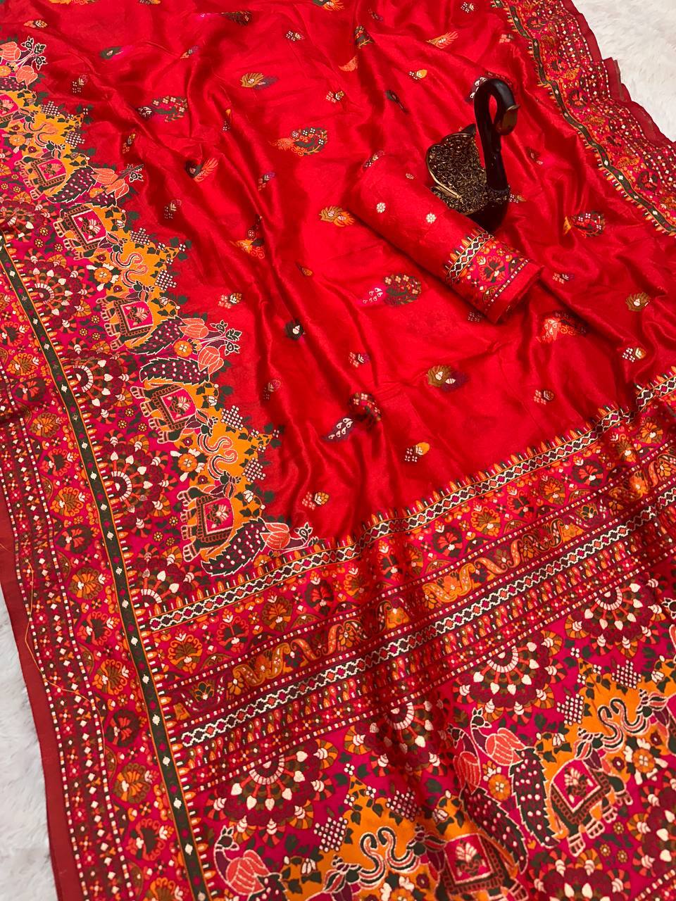 Glamorous  Pashmina Saree With Pulsating Blouse Piece - RED