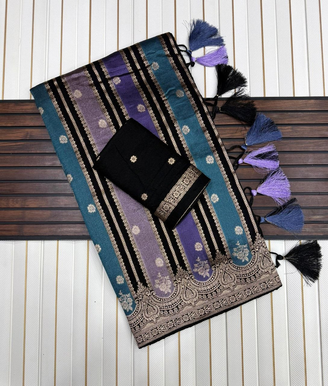 Roopkala Jacquard Saree  -  BLACK