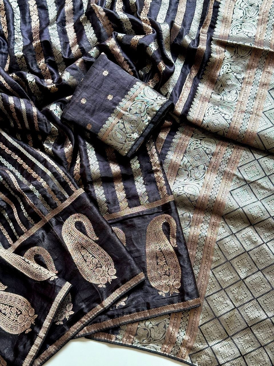 Maharani Amethyst Banarasi Saree - BLACK