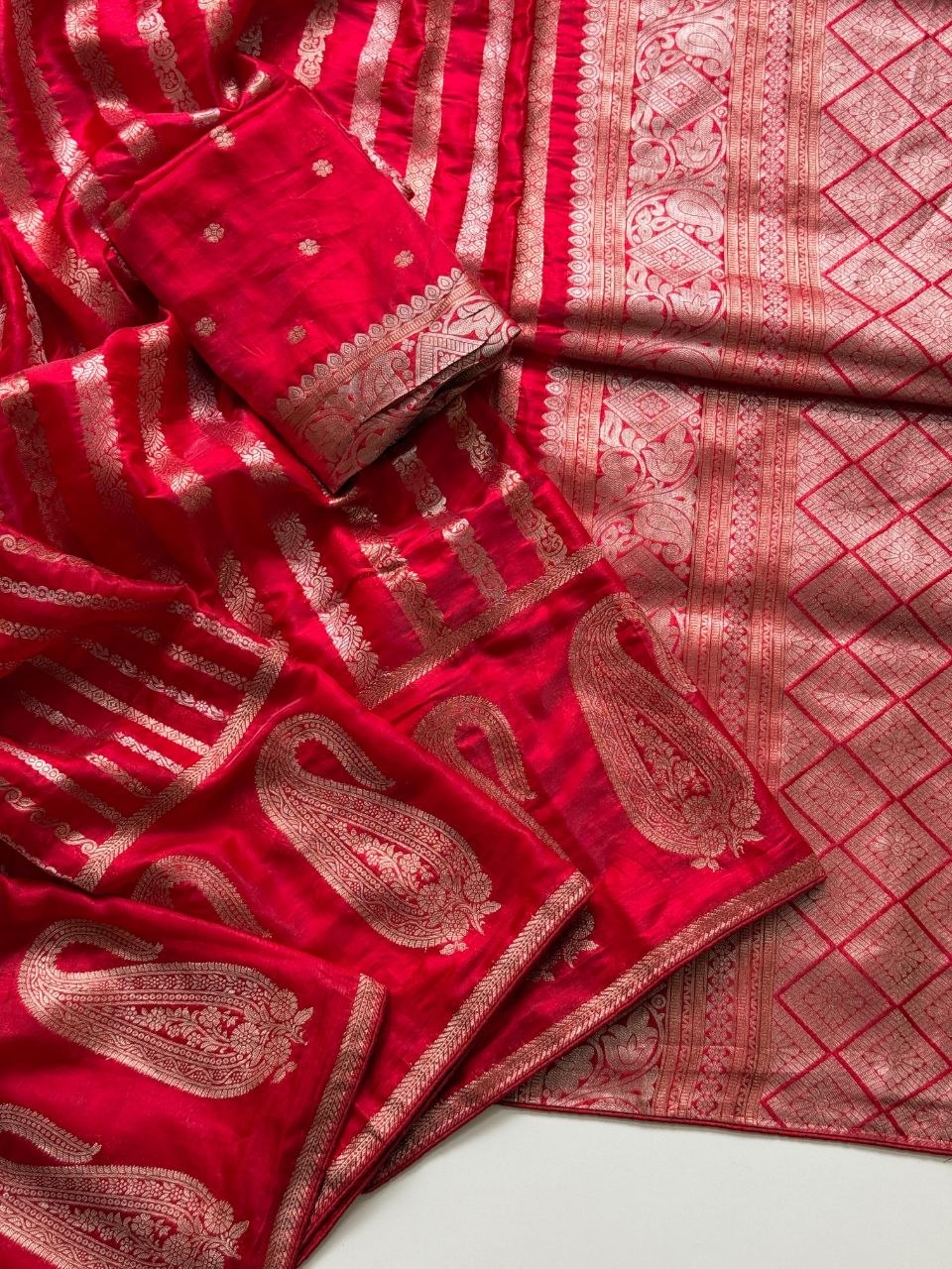 Maharani Amethyst Banarasi Saree - RED