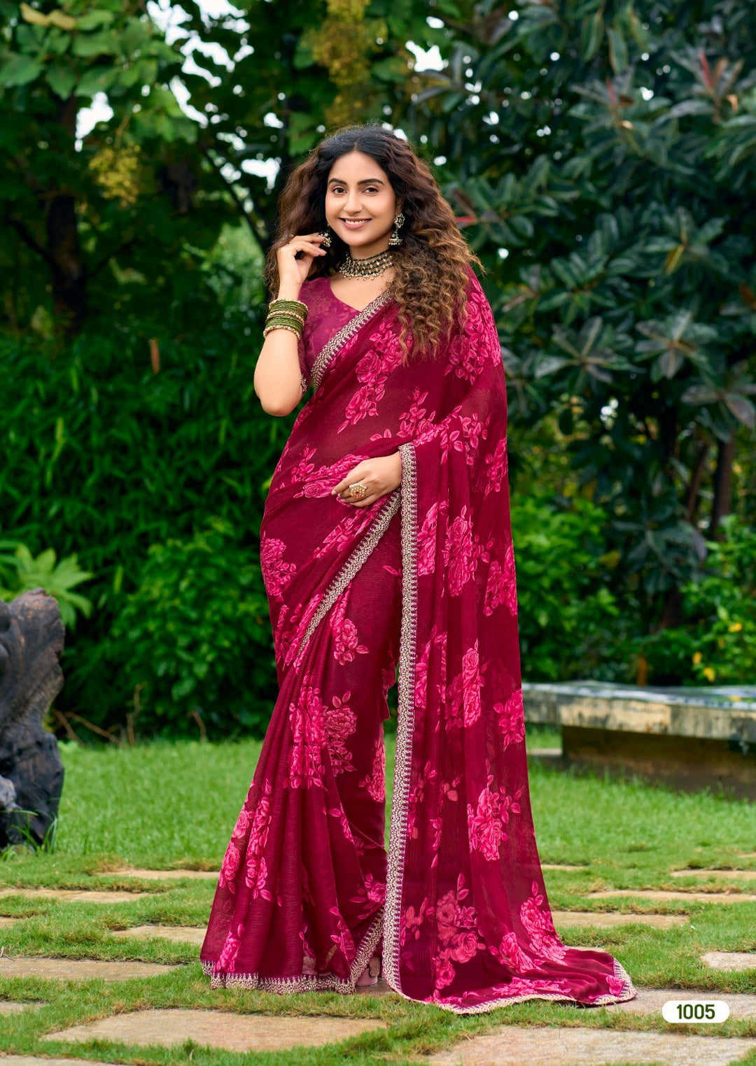 Graceful Floral Chiffon Saree with Zari Weaving &amp; Cutwork Embroidery Border - PINK