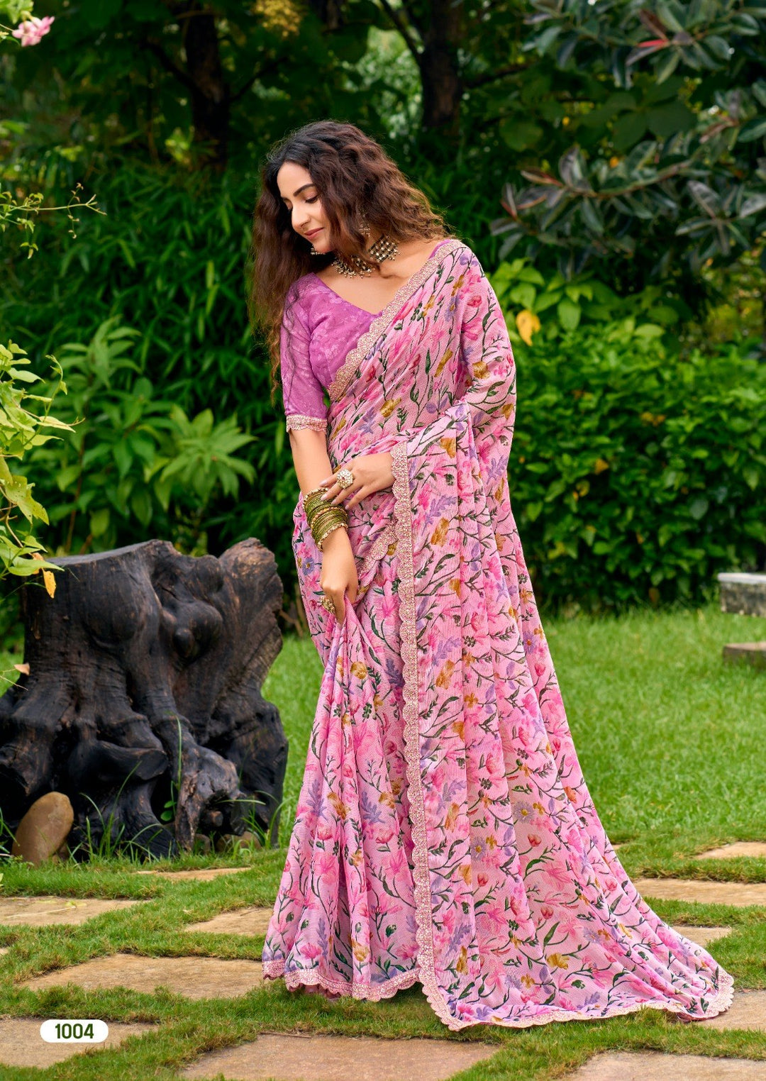 Graceful Floral Chiffon Saree with Zari Weaving &amp; Cutwork Embroidery Border -PINK