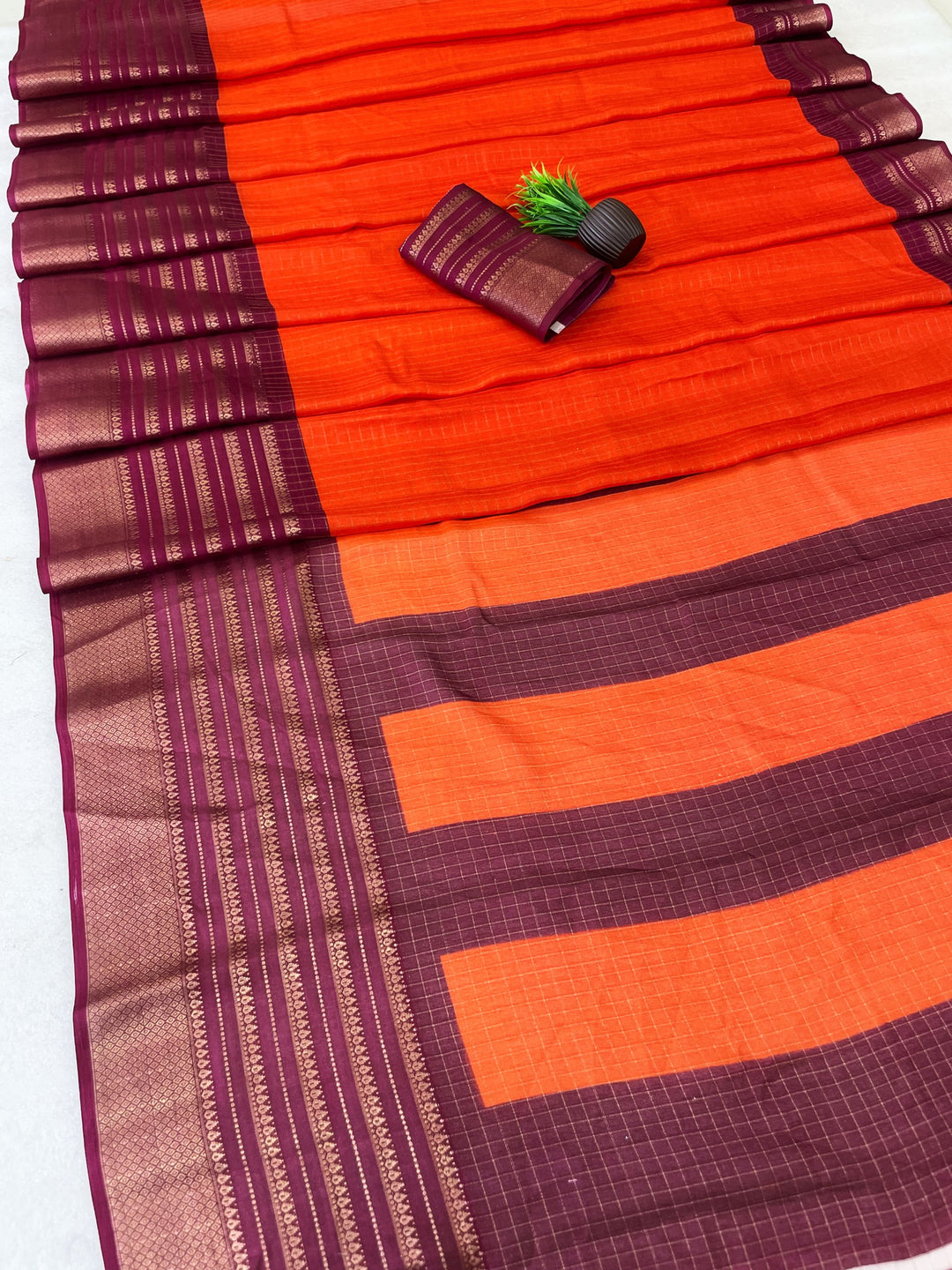 Elegant Two-Tone Premium Dolla Checks Saree With Weaving Jacquard Border - ORANGE AND PINK