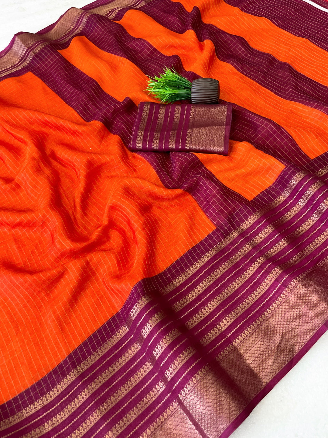 Elegant Two-Tone Premium Dolla Checks Saree With Weaving Jacquard Border - ORANGE AND PINK