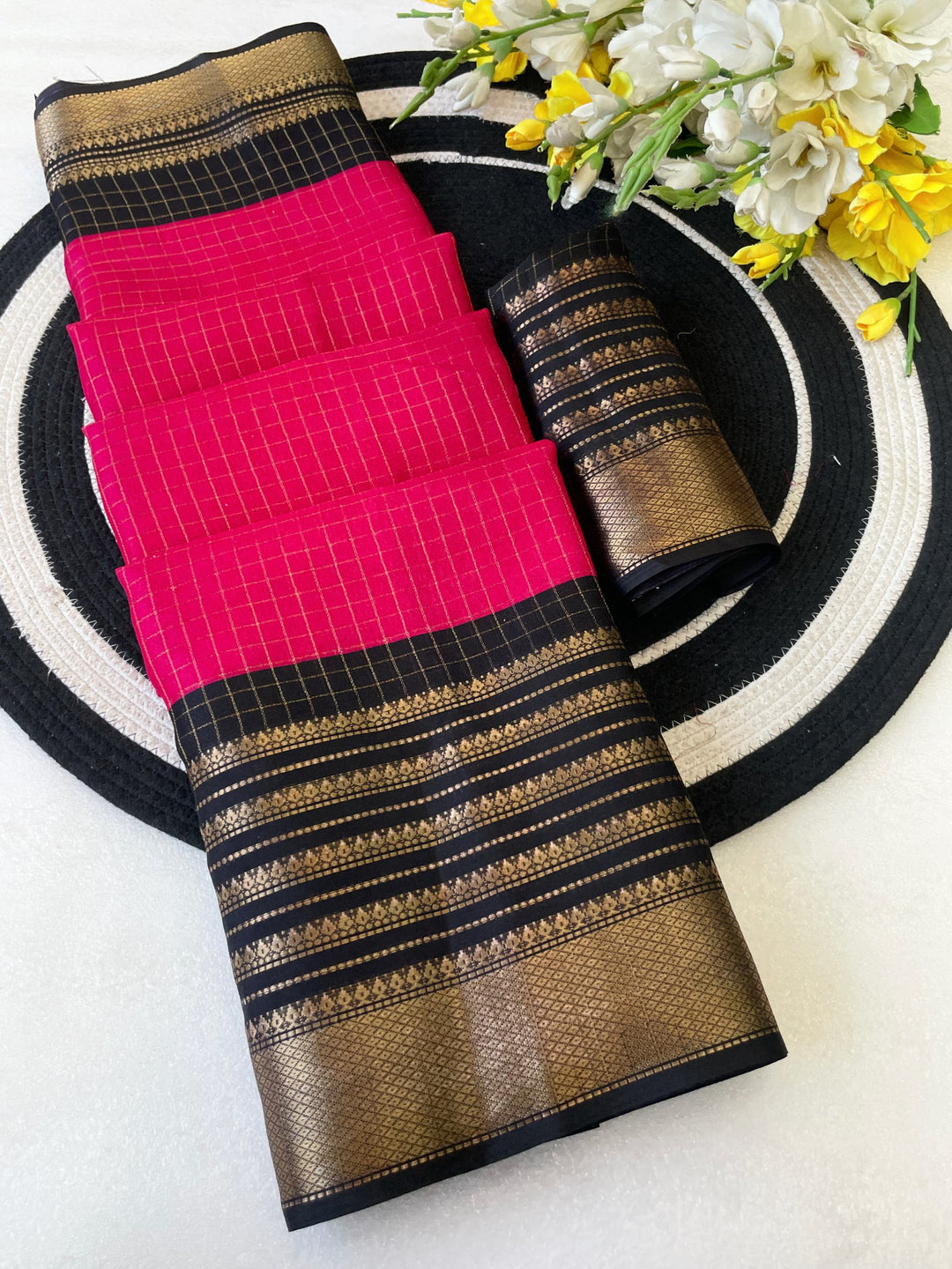 Elegant Two-Tone Premium Dolla Checks Saree With Weaving Jacquard Border - PINK AND BLACK