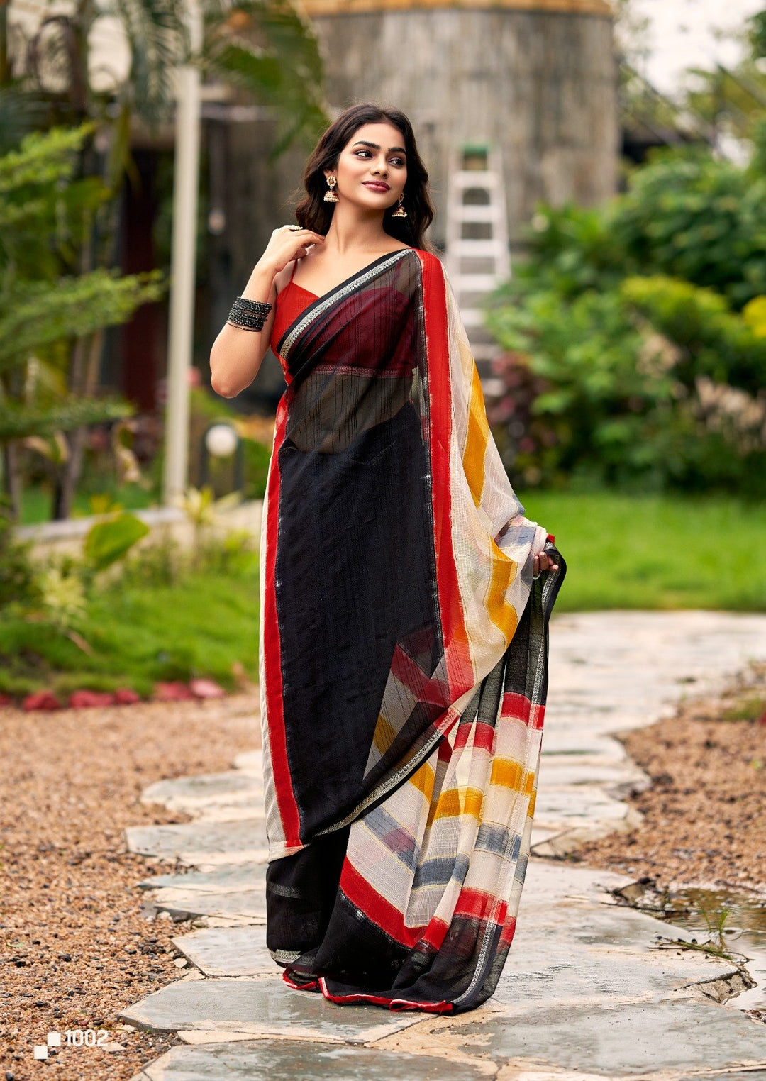 Graceful Chiffon Saree with Artistic Brush Print and Woven Border - BLACK